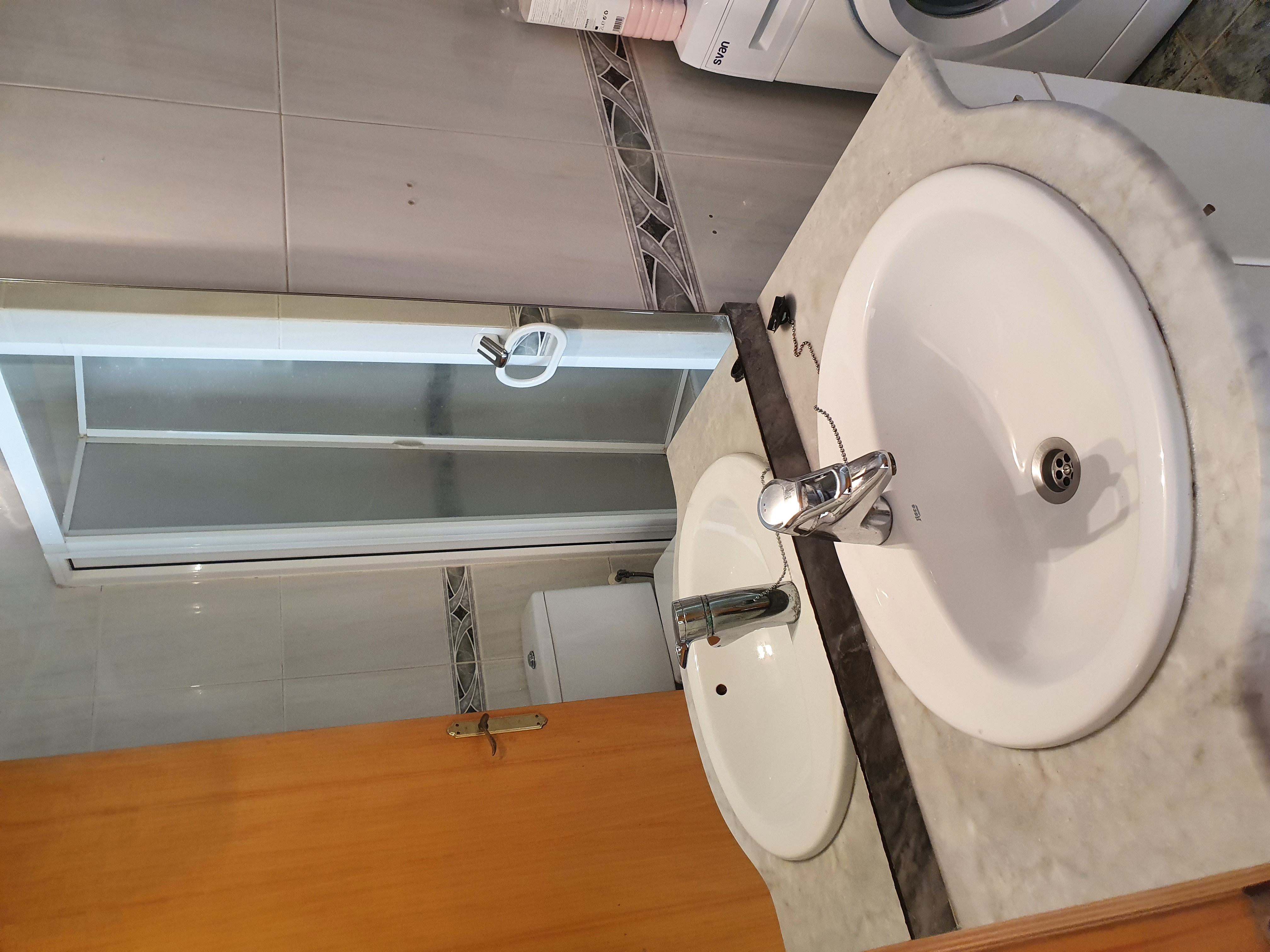 Neteges Valentinet - Espejo baño limpio